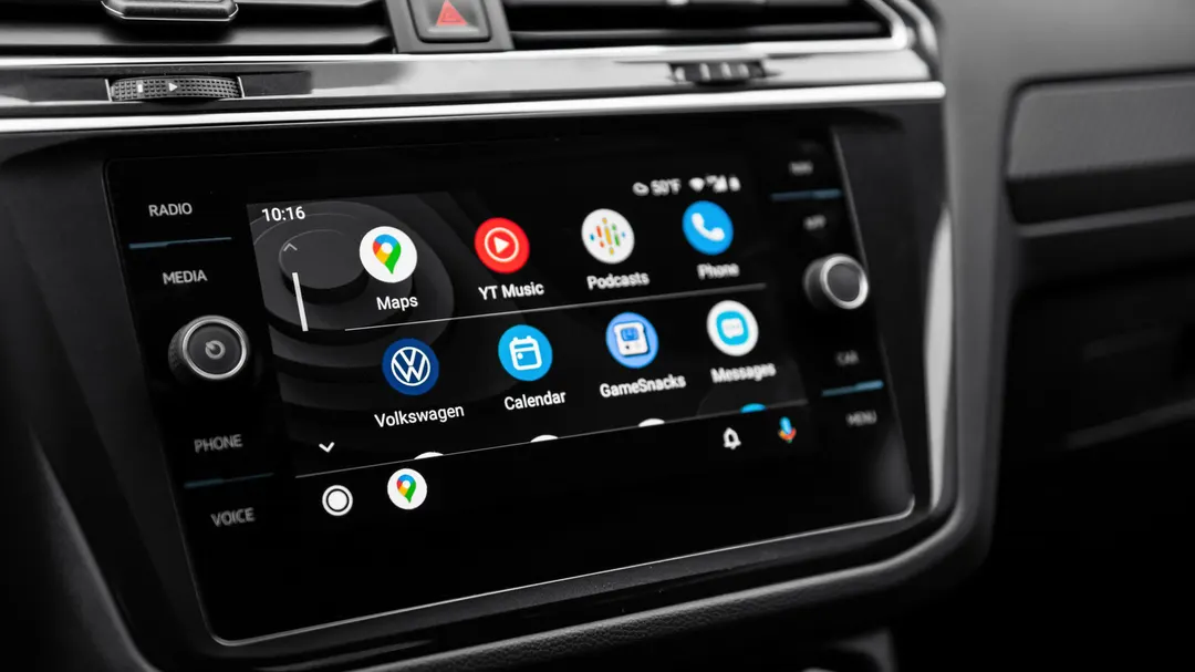 Google Maps adds traffic light and stop sign pop-ups on Android Auto