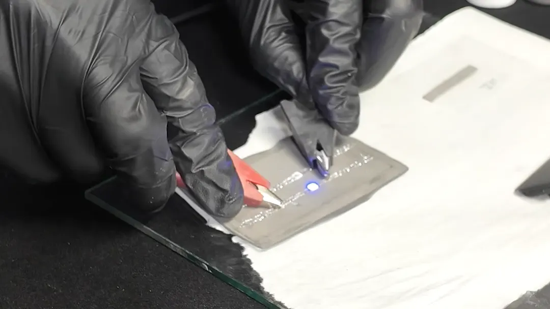 Self-repairing conductive material made from liquid metal