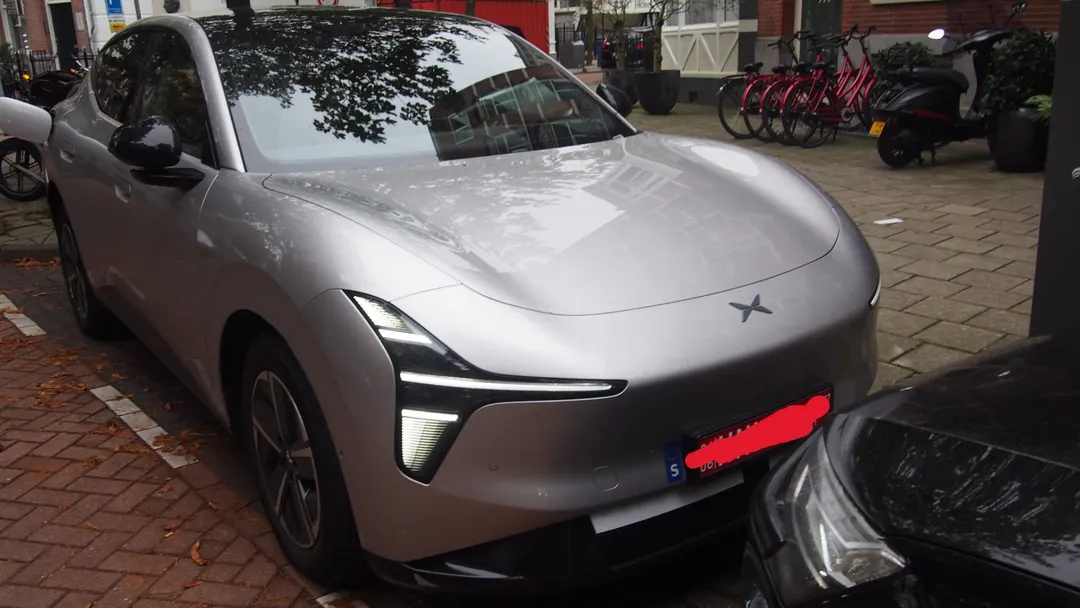 XPENG VLA 2.0 vs Tesla FSD tested in Amsterdam
