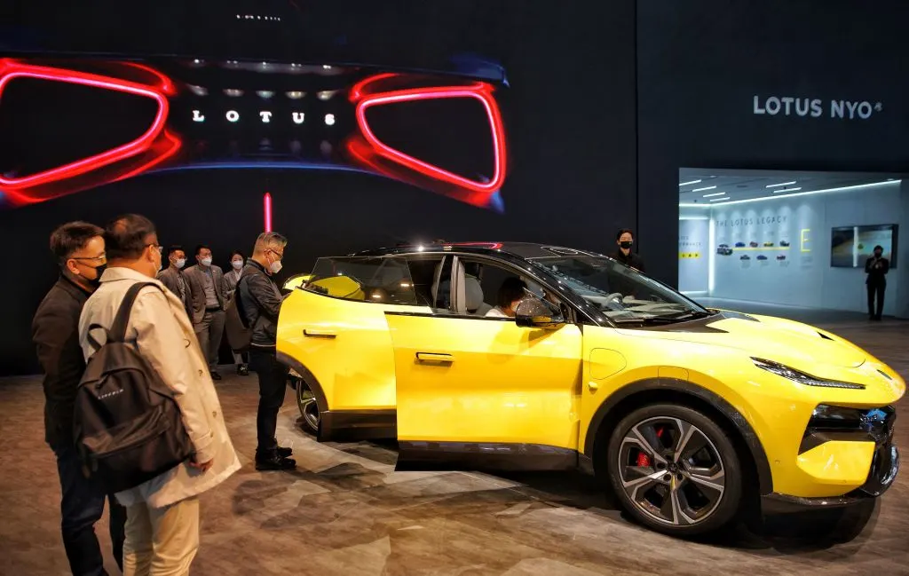 Chinese EV Makers Race to Beat Tesla With Ultra-Fast Charging