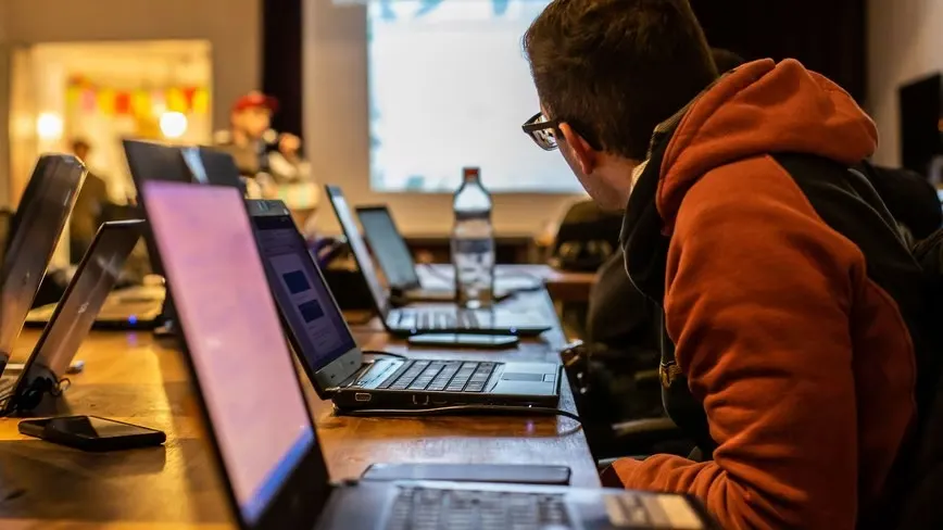 China now hosts more elite AI researchers than the US, study finds