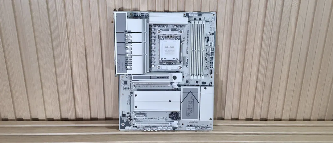 ASRock X870E Challenger Wifi White Review: $230 Board