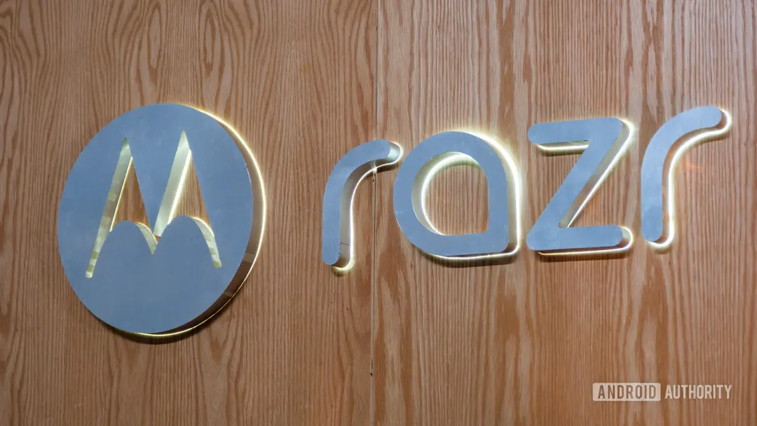 Leak: Motorola Razr Wide Fold packs 6.92" 165Hz display, 5000mAh battery