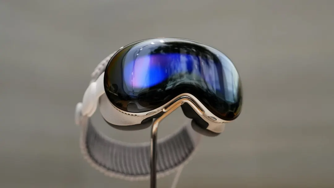 Apple's next Vision Pro may adopt Meta VR Glasses' puck-based design