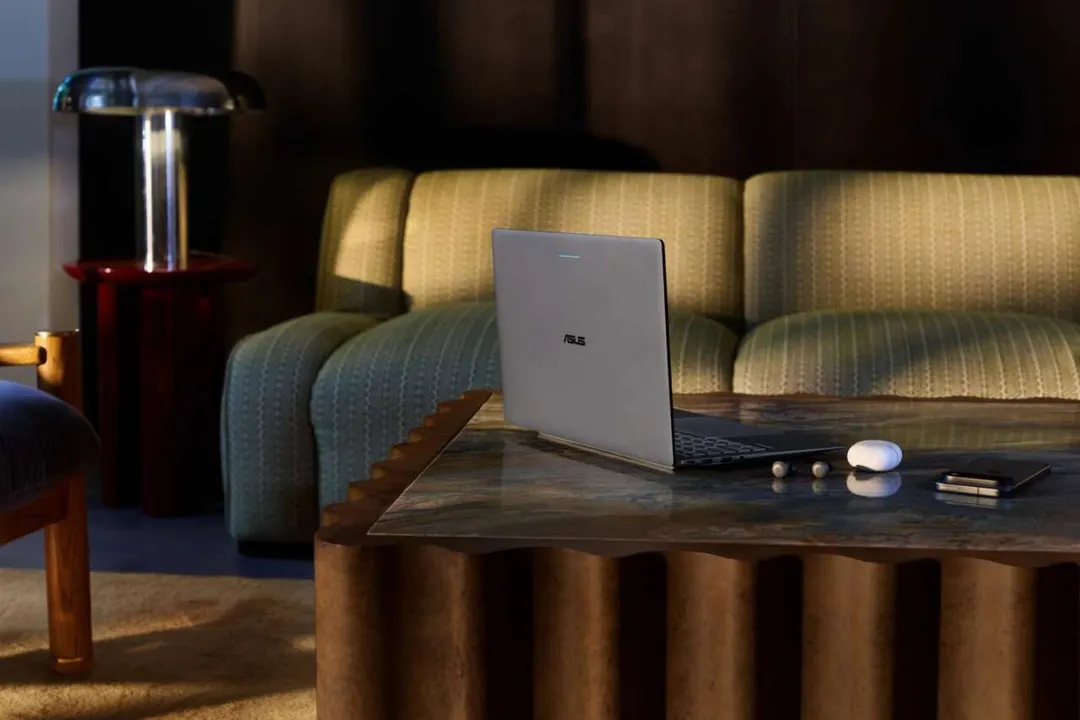 ASUS Googlebook 14 at $1,299: lighter and brighter than Lenovo's