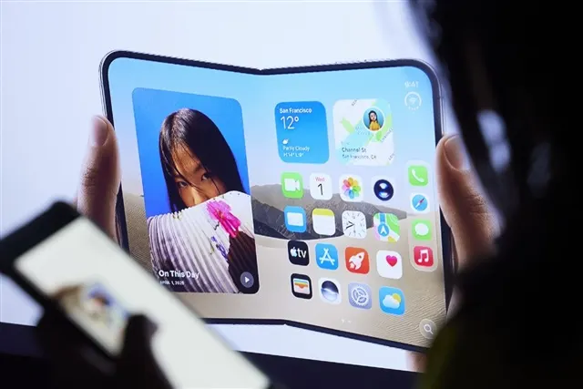 Apple iPhone Duo revives UDC battle as Samsung weighs trade-offs