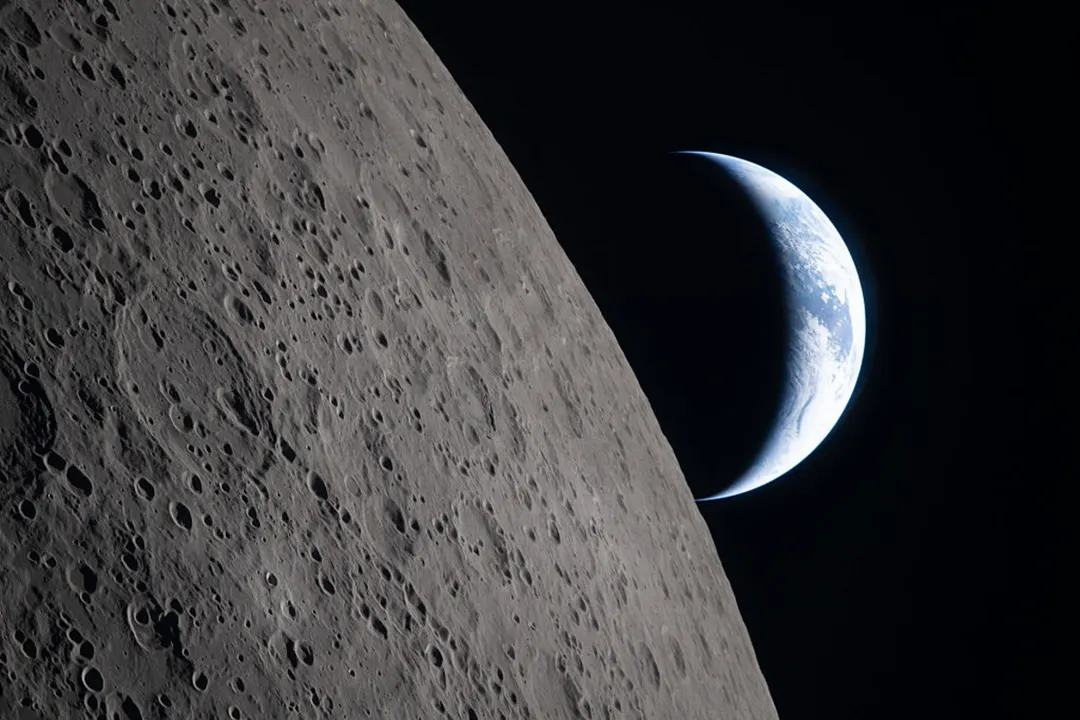 Starcloud Signs First Commercial Lunar Data-Center Contract With Firefly