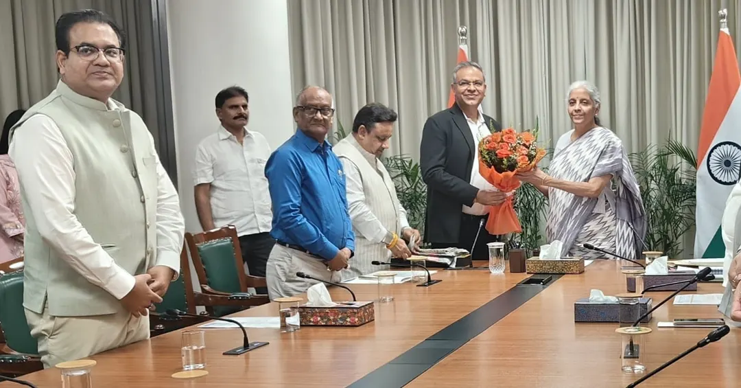 Indian Traders Call Off 'No UPI Day' Protest After Meeting FM Sitharaman