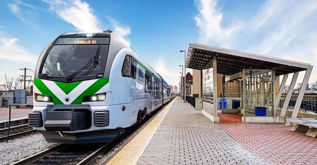 Metra receives first US battery-electric FLIRT locomotive from Stadler