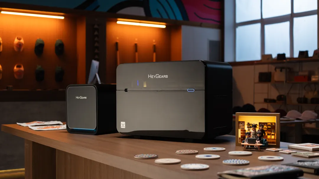 HeyGears G1X Series: desktop printer with full-color 3D and UV printing