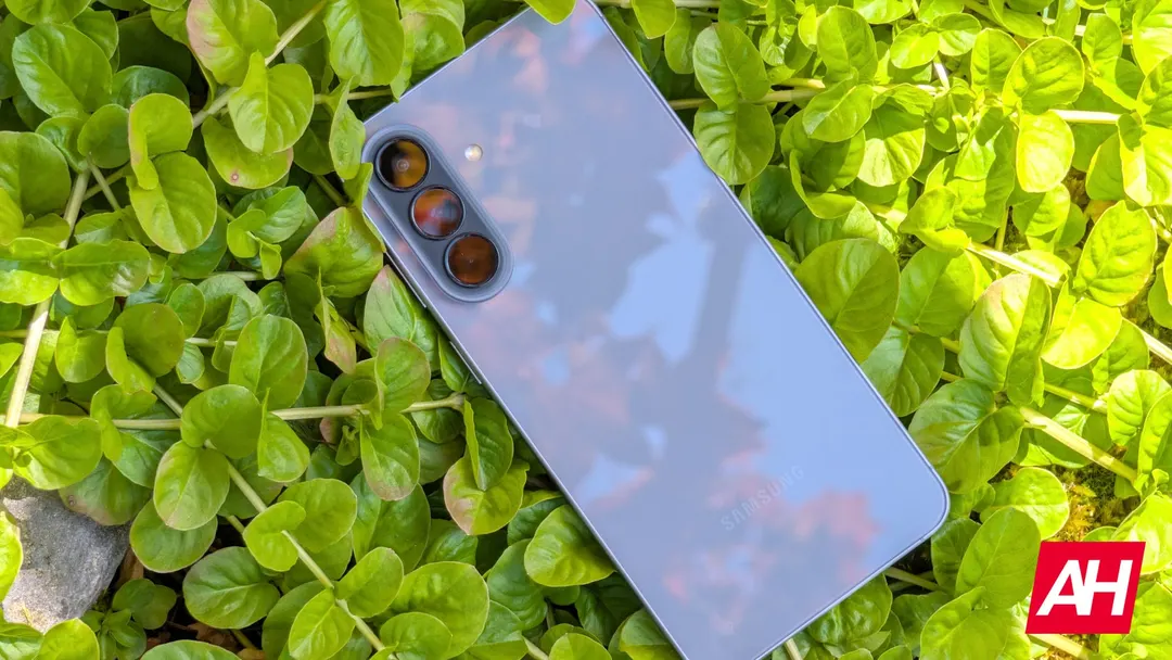 Samsung to add security chips to Galaxy batteries starting 2027