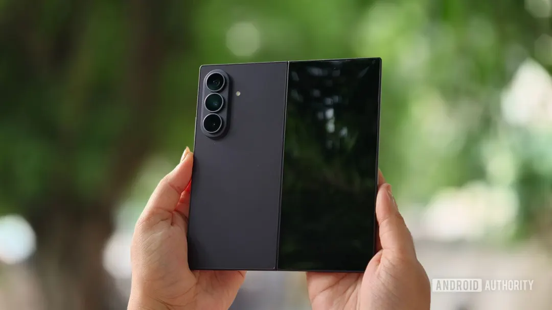 YouTube freezing on Galaxy Z Fold 8 Ultra and other Samsung phones