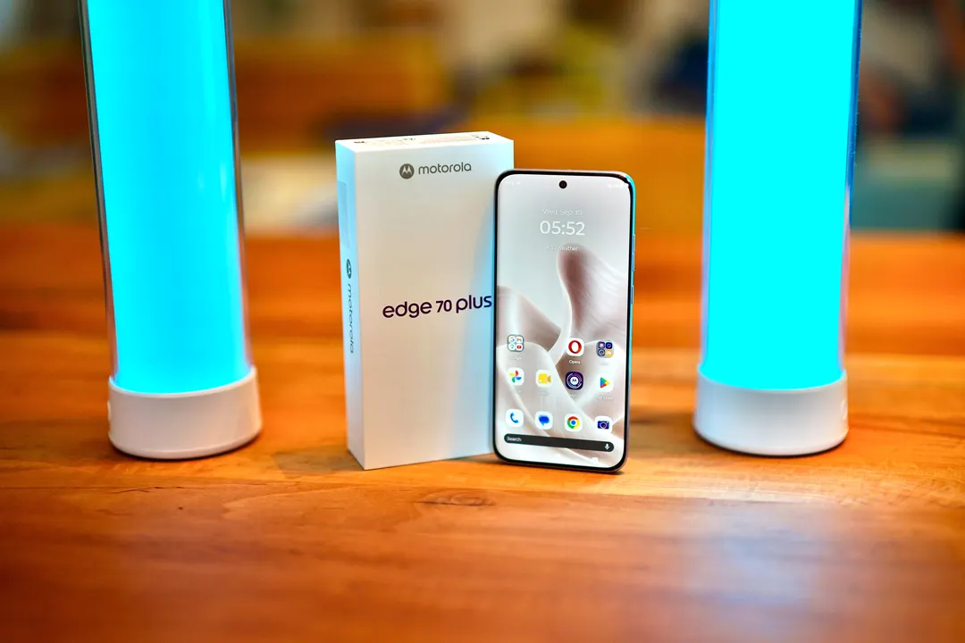 Motorola Edge 70 Plus review: bright AMOLED and battery life, weak zoom