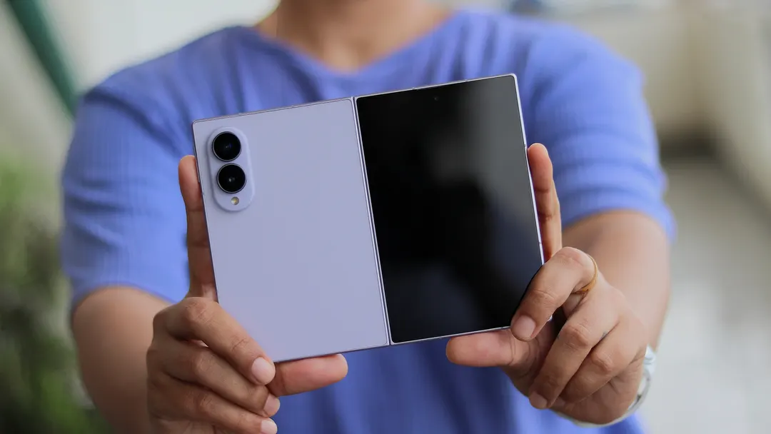 Galaxy Z Fold 8 is 53g lighter than iPhone Duo with same 7.6-inch display