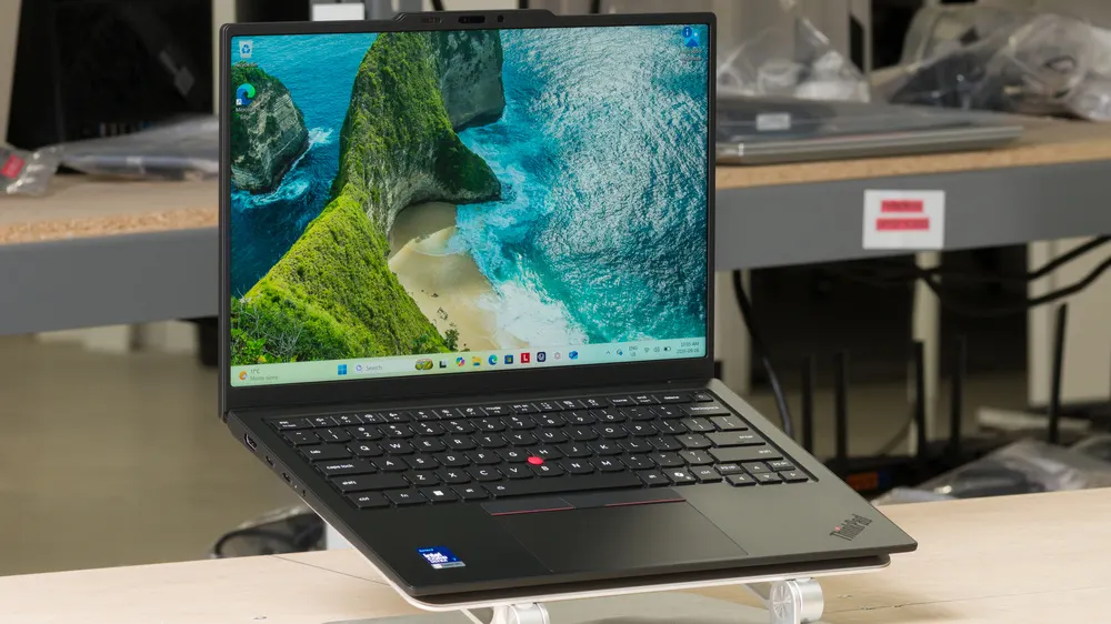 Lenovo ThinkPad X1 Carbon Gen 14 Aura Edition (2026) Review