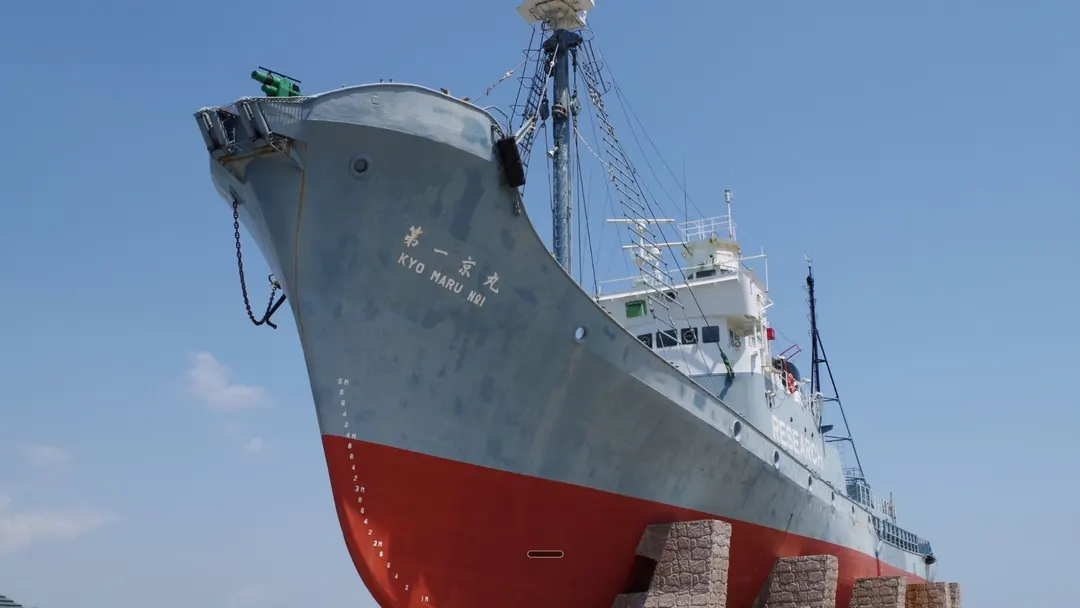 Japan tests first hydrogen-engine tanker in Osaka Bay