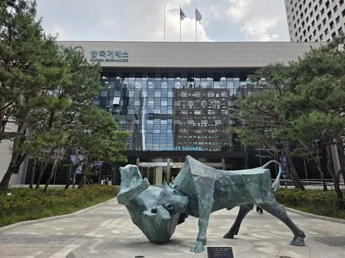 Seoul court halts KRX delistings over market cap rules