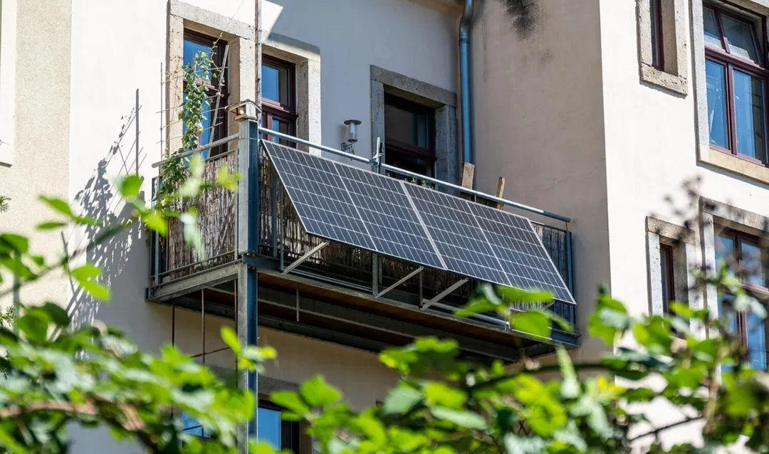 California Renters Can Plug Solar Panels Up to 1,200W Into Wall Outlets