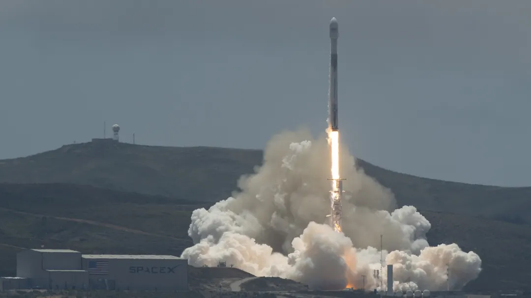 Falcon 9 booster B1067 flies for a record 37th time