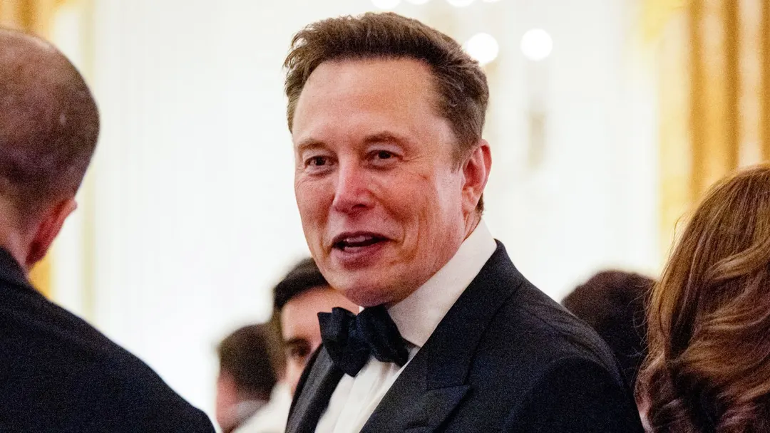 SpaceX stock jumps 8%, returning Musk to trillionaire status