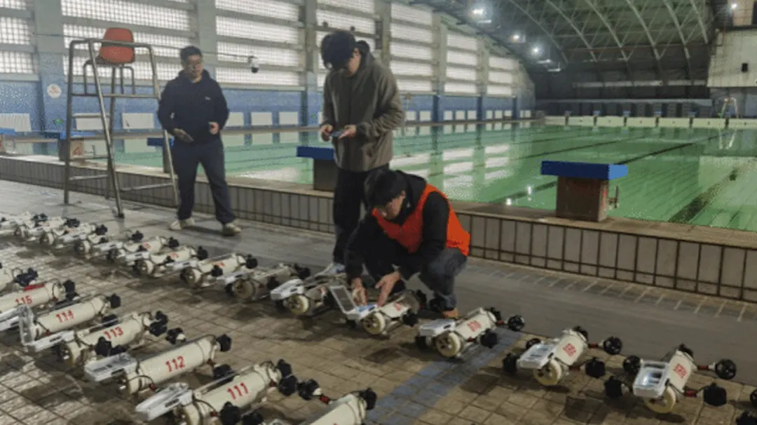 Chinese team sets Guinness record with 116 underwater drones at once