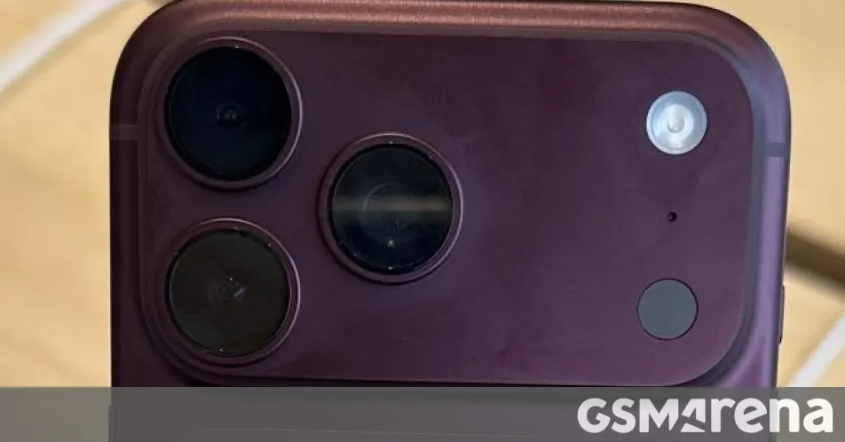 iPhone 18 Pro Burgundy paint fading reported by early adopters