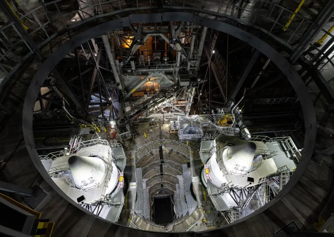 NASA stacks center segments of SLS boosters for Artemis III