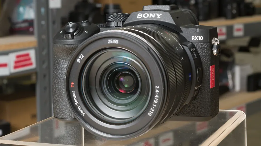 Sony RX10 V review: 1-inch sensor, 600mm zoom and 4K/120