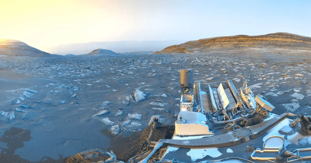 Curiosity Rover Marks 5,000th Sol on Mars With Sandy Ridge Panorama
