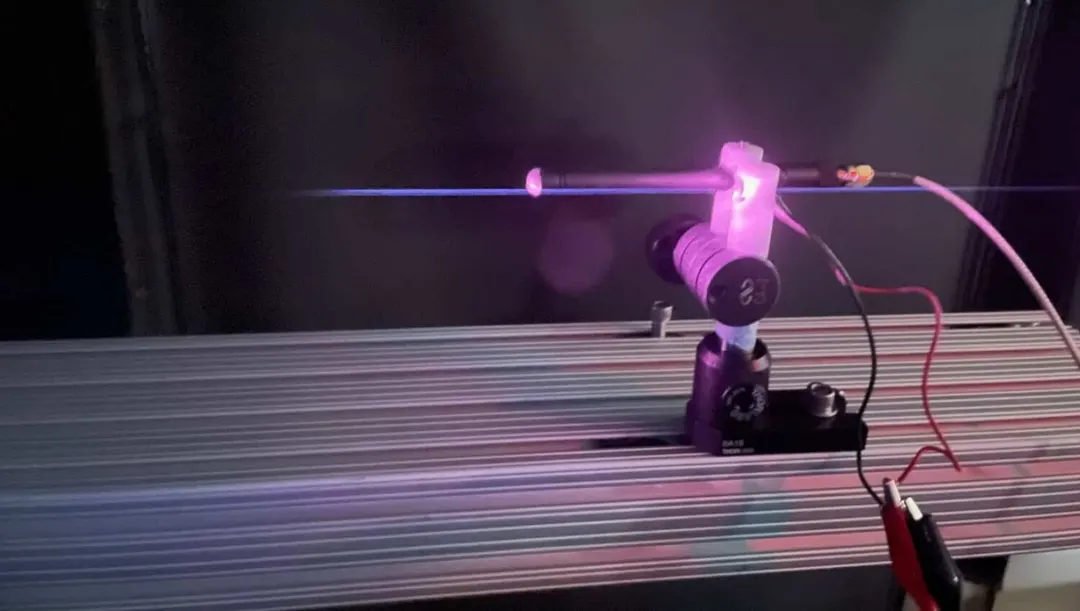 Scientists built a lightsaber-like antenna from laser-ionized air