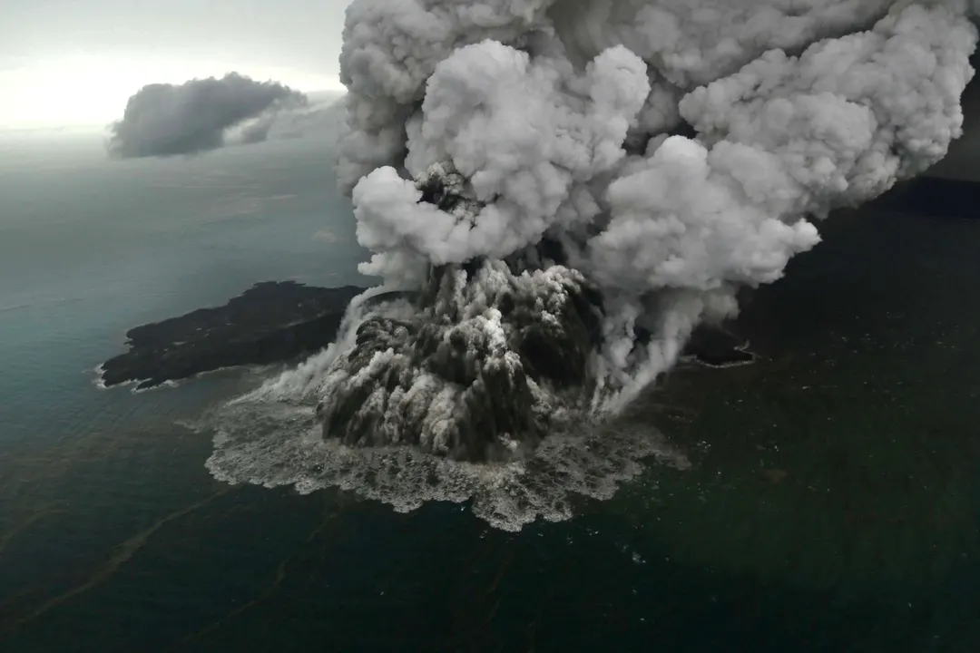 EarthCARE Finds Volcanic Ash 200 km From Krakatau, Challenging Aviation Safety Models