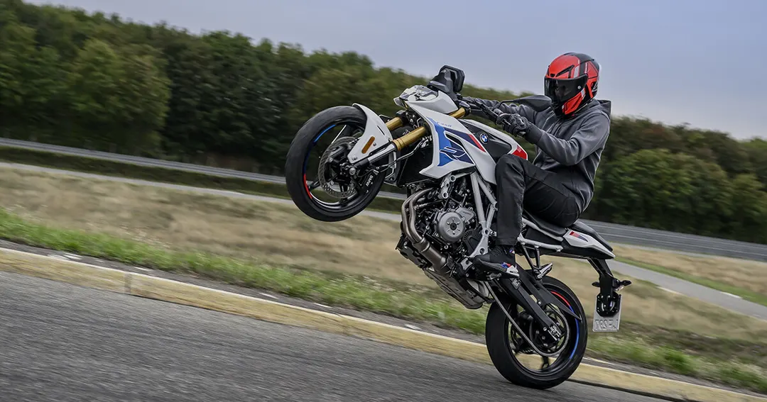 BMW unveils lightweight F 450 R roadster at £6,395