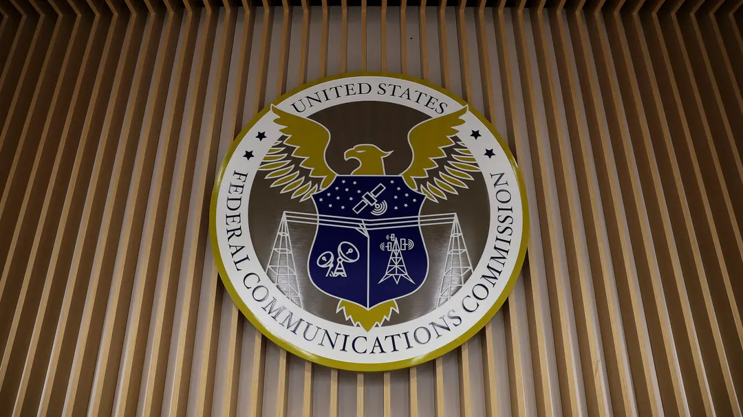 FCC proposes mid-band spectrum auction and opening 800MHz for drones