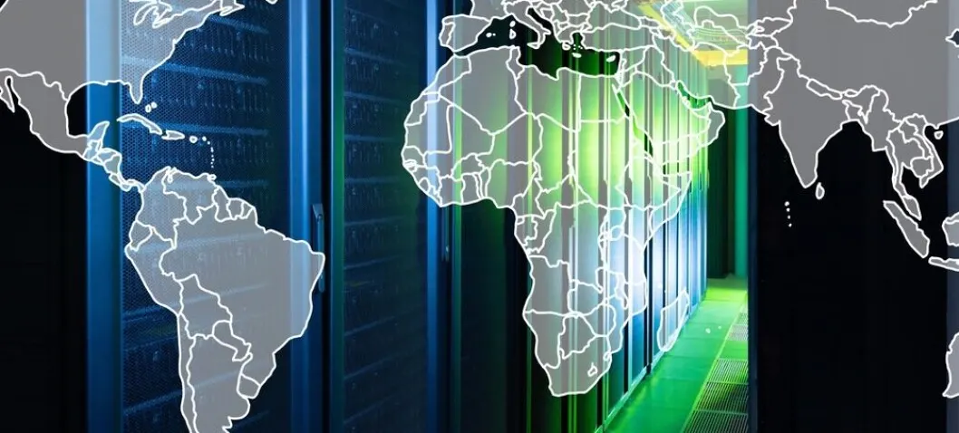 Distributed AI training reshapes inter-datacenter networks