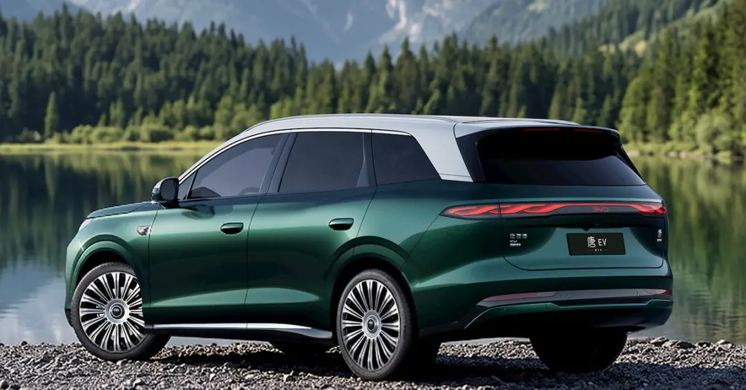 BYD reveals third-gen Tang interior with 35.4-inch and 30-inch screens