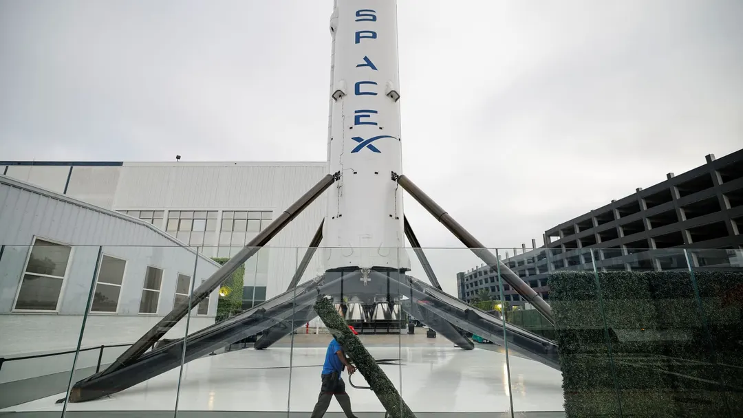 SpaceX to buy 800 MHz spectrum for Starlink Mobile; AT&T, Verizon, T-Mobile shares fall