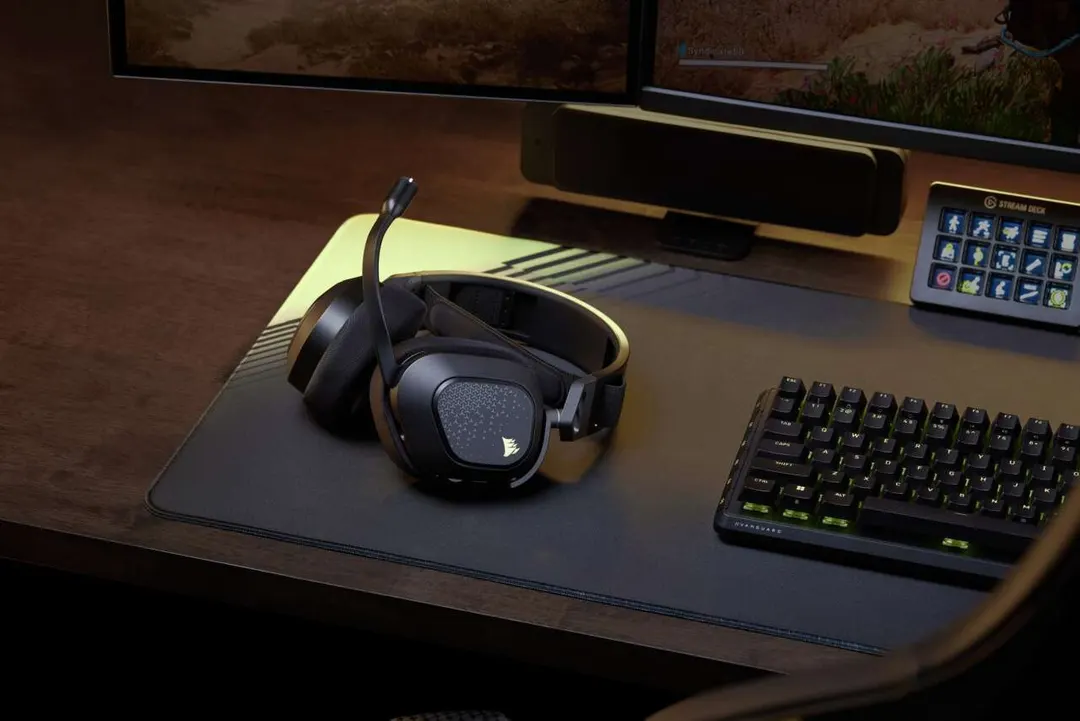 Corsair HS80 v2 MAX Wireless: game audio and calls at once for $199.99