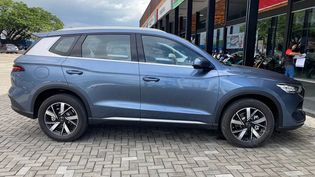 BYD tests luxury Yangwang sedan with solid-state EV batteries