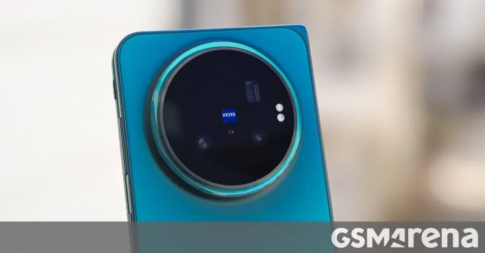 vivo X Fold6 Nebula Teal hands-on