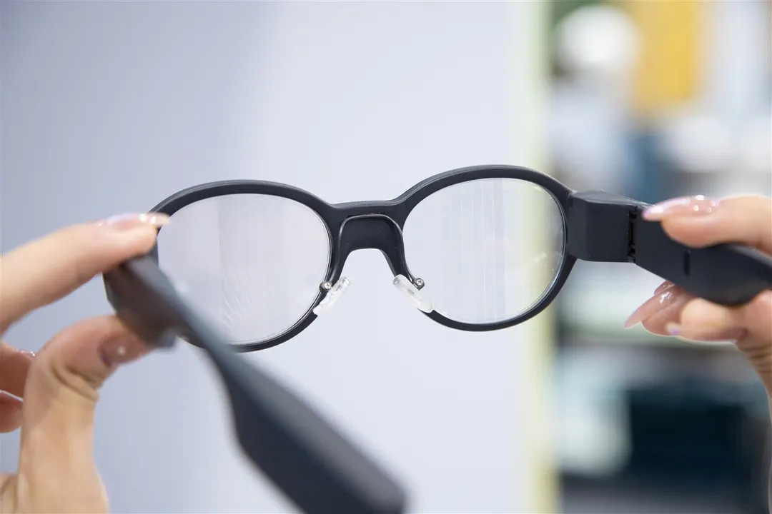 China pushes hard into AI glasses: 52% of new models get AR displays