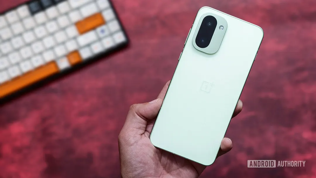 OnePlus 16R leak: Snapdragon 8 Elite Gen 5 and telephoto camera