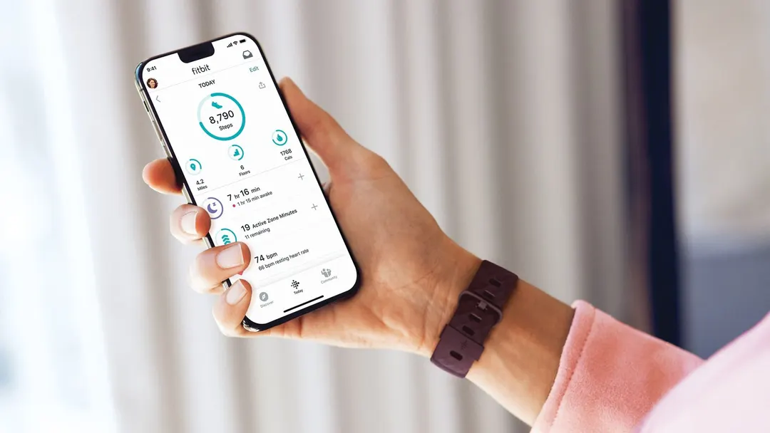 Google forces last Fitbit app holdouts onto Google Health