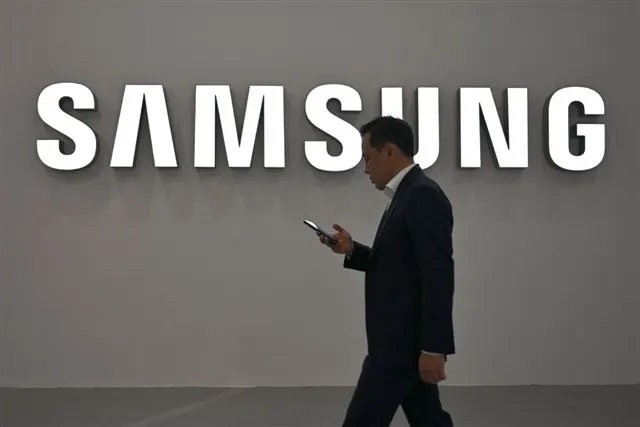 Samsung to pay chip workers bonuses in stock, pending shareholder approval