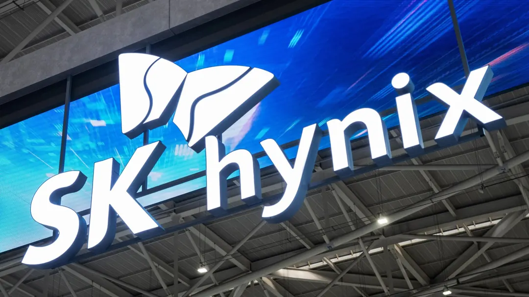 Asian tech stocks plunge: SK Hynix down 8%, SoftBank falls 8.8%