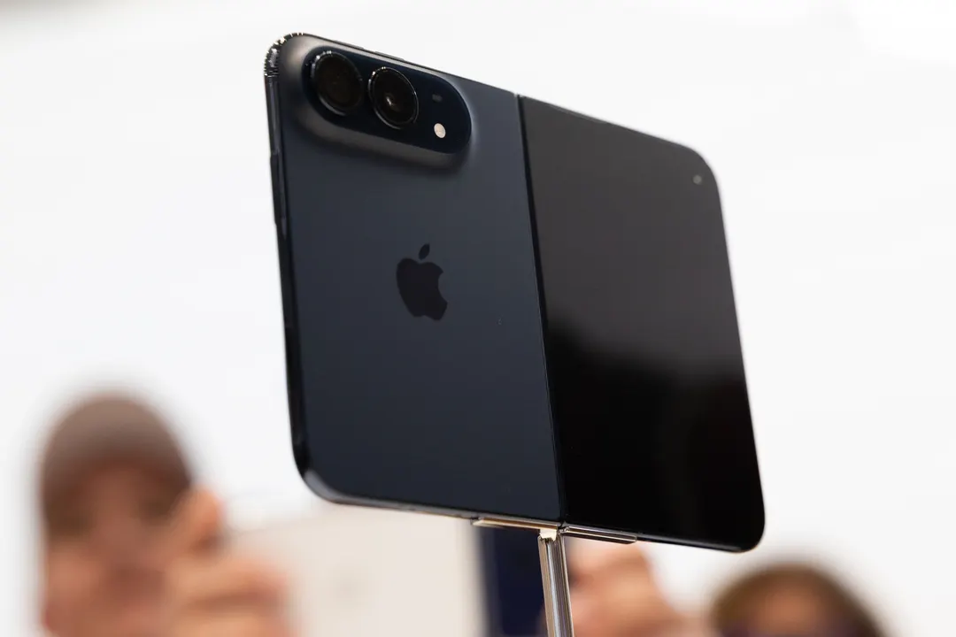 iPhone Duo 'Get Ready' Opens Ahead of Pre-Orders as Supply Stays Tight