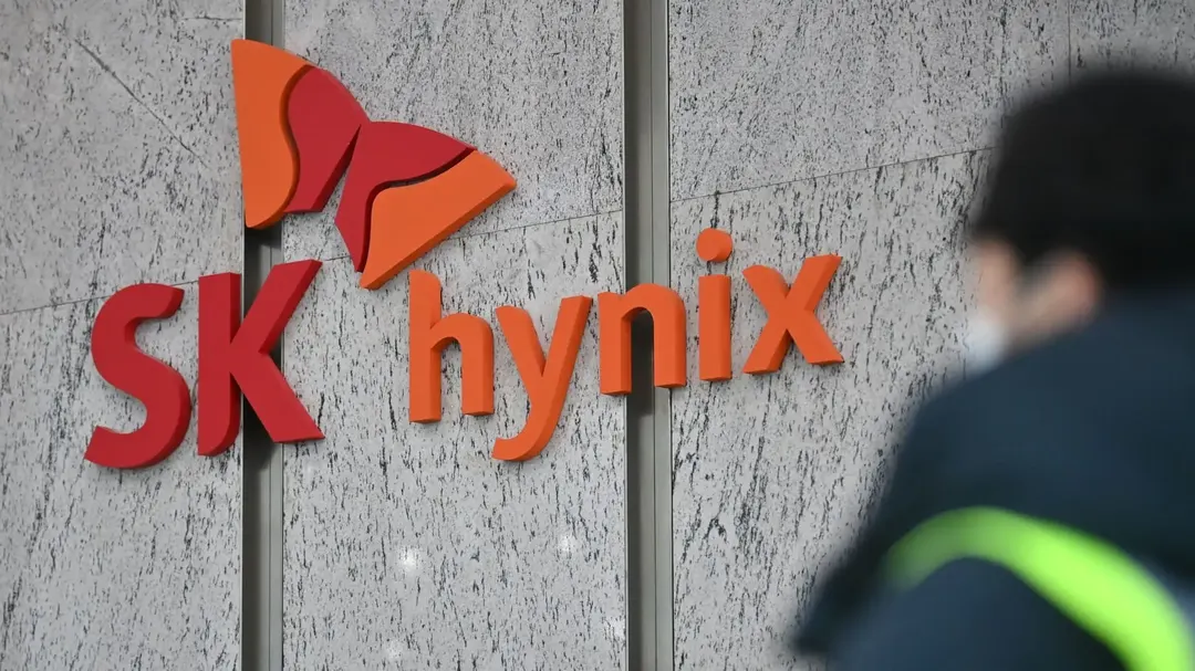 SK hynix shares plunge over 10% as AI jitters hit stocks