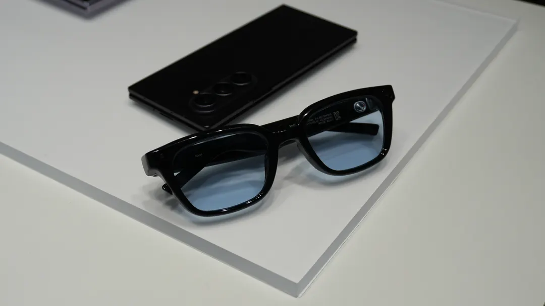 Leak: Samsung Intelligent Eyewear — 26 versions, Android XR and Gemini