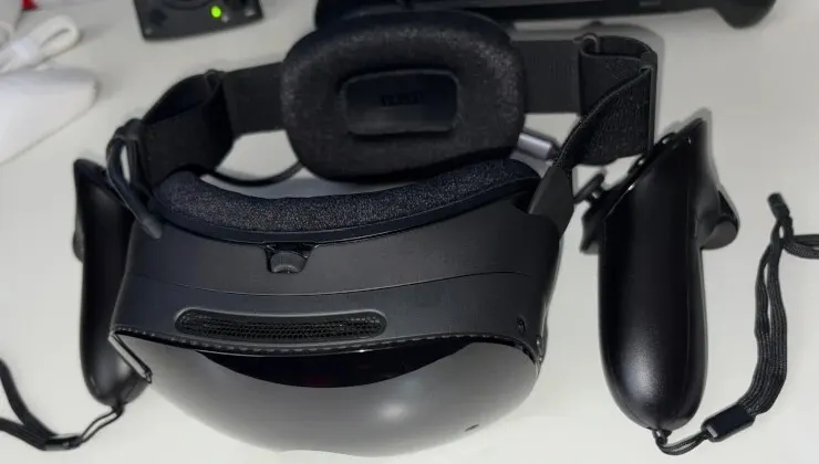 Steam Frame early impressions: light headset, awkward controllers