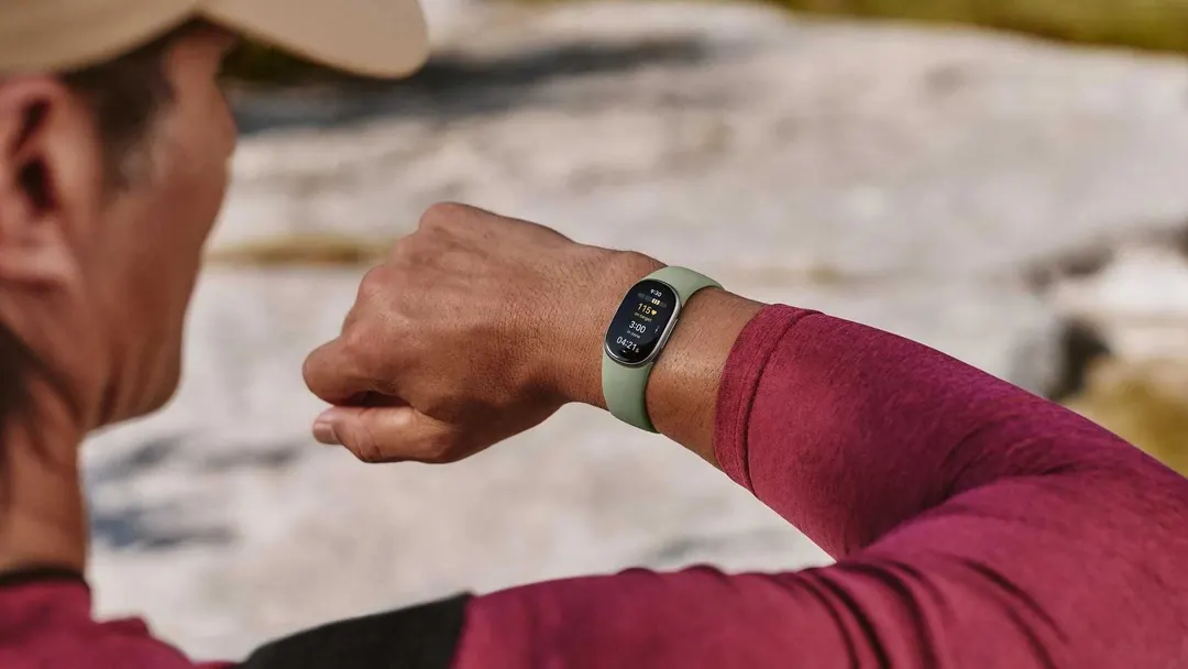 Fitbit Edge drops NFC, stress tracking and Google Maps