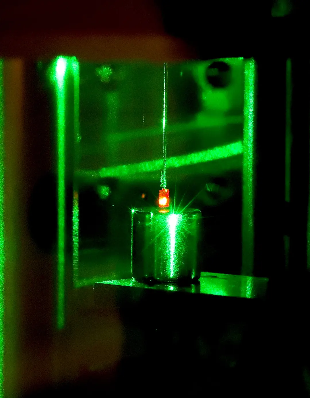 OIST uses electron spin in diamond to move a levitating device